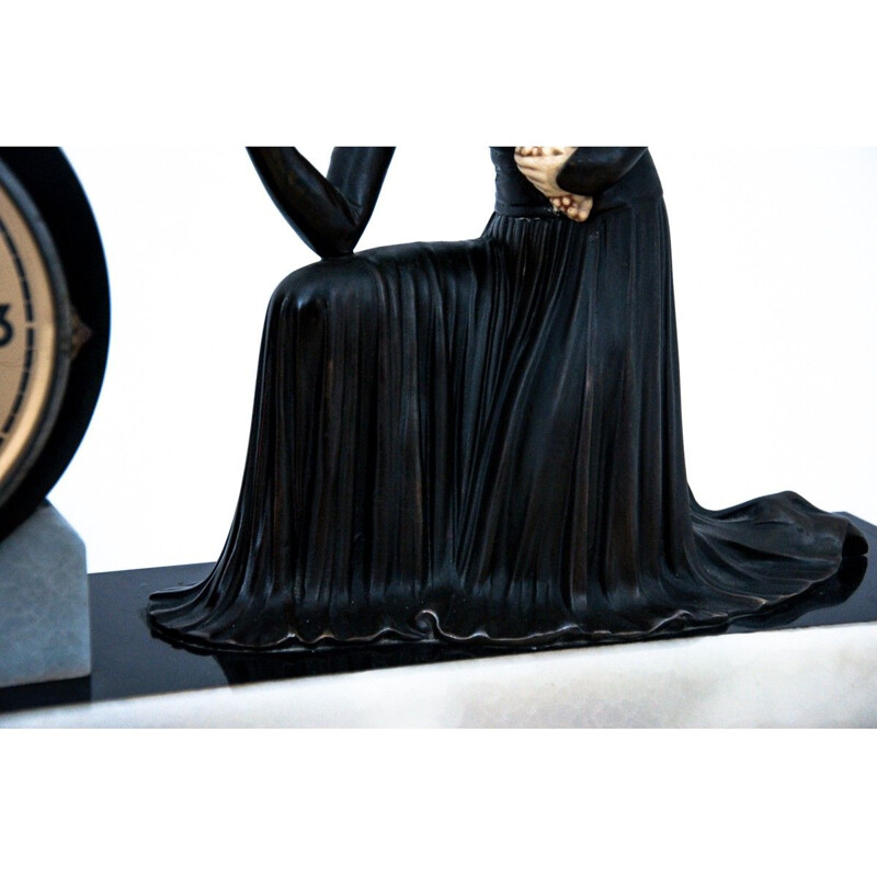 Vintage Art deco mantel clock with two vases, Germany 1920-1930s