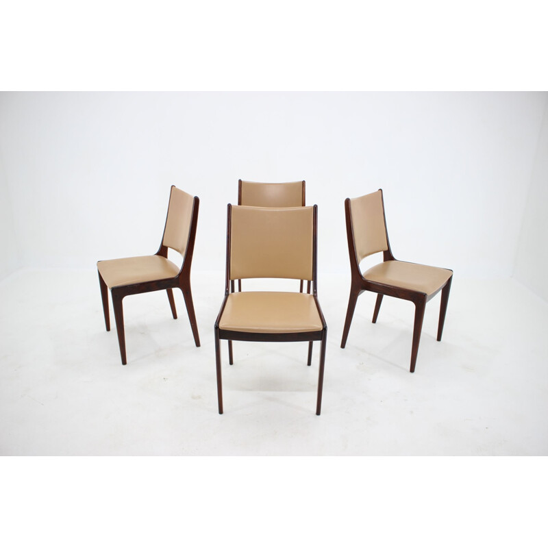 Ensemble de 4 chaises vintage en teck et simili-cuir de Johannes Andersen, 1960