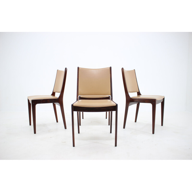 Ensemble de 4 chaises vintage en teck et simili-cuir de Johannes Andersen, 1960