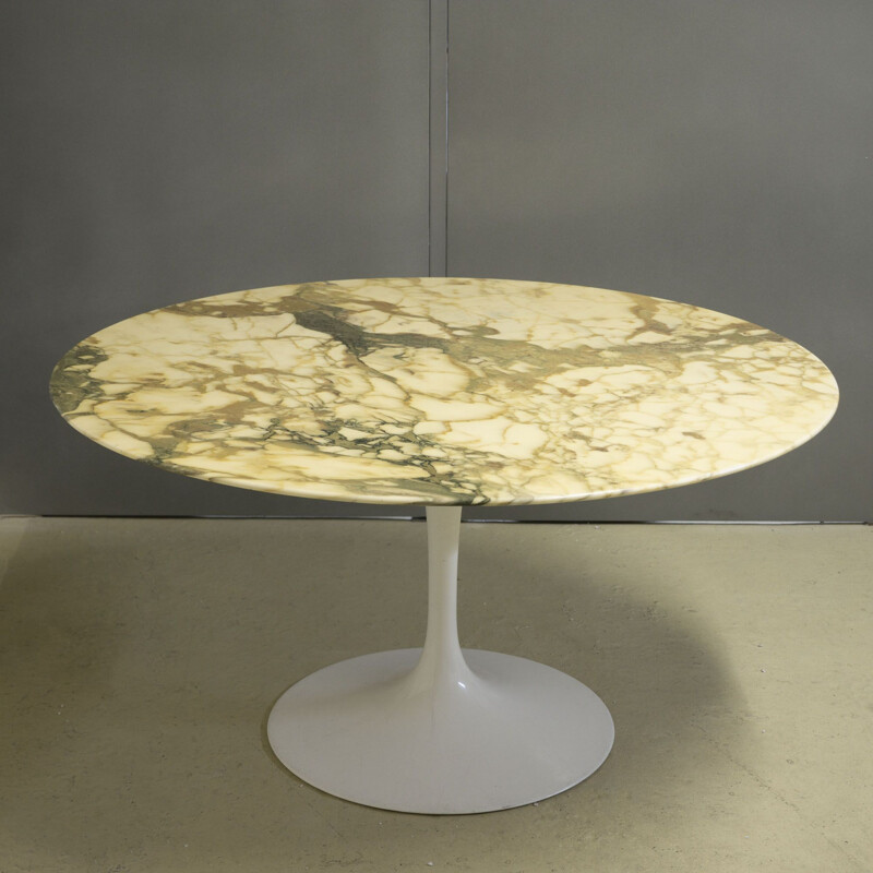 Vintage Tulip round table in Calacatta marble by Eero Saarinen for Knoll, 1970s