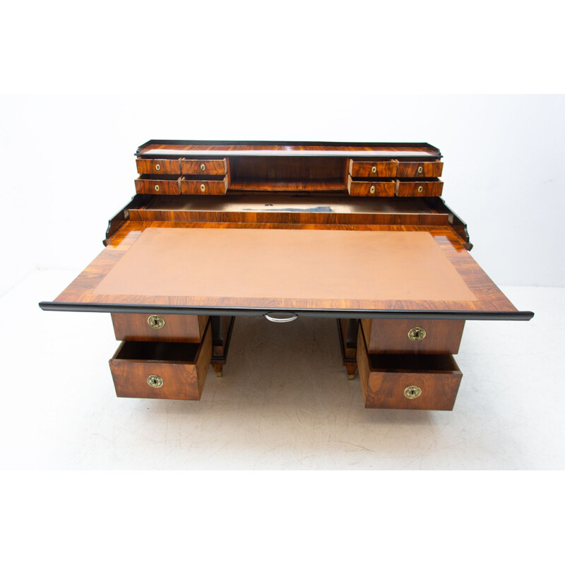 Mesa de nogueira Biedermeier, Áustria-Hungria 1830