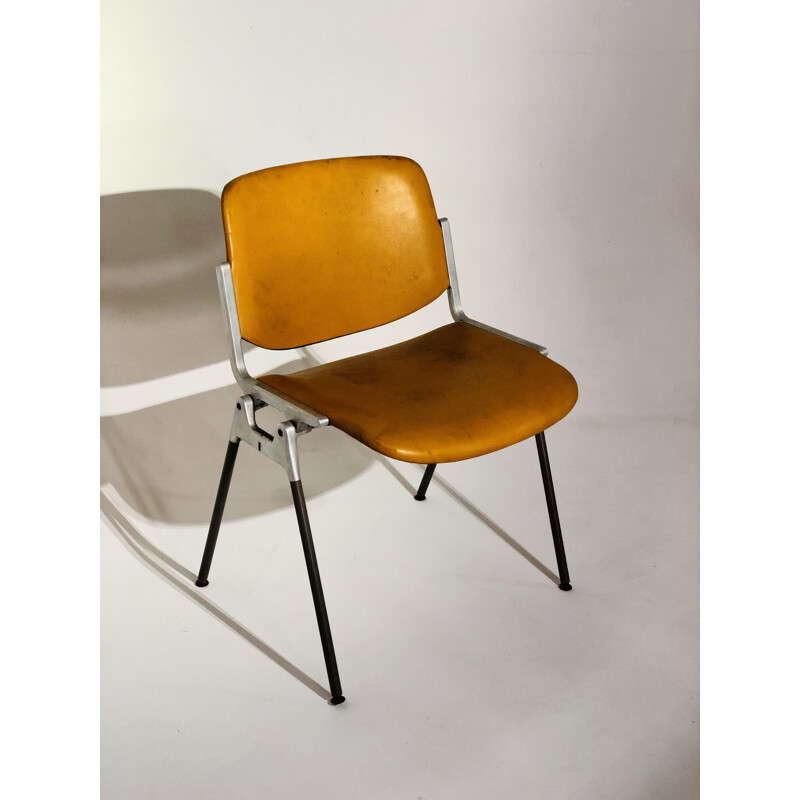 Chaise vintage Giancarlo Piretti en skaï