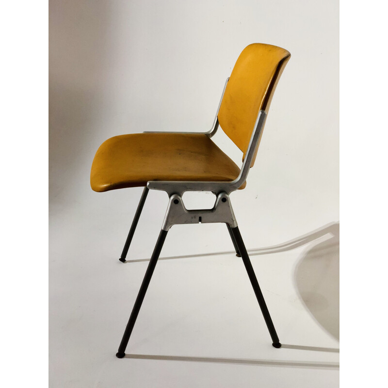 Chaise vintage Giancarlo Piretti en skaï