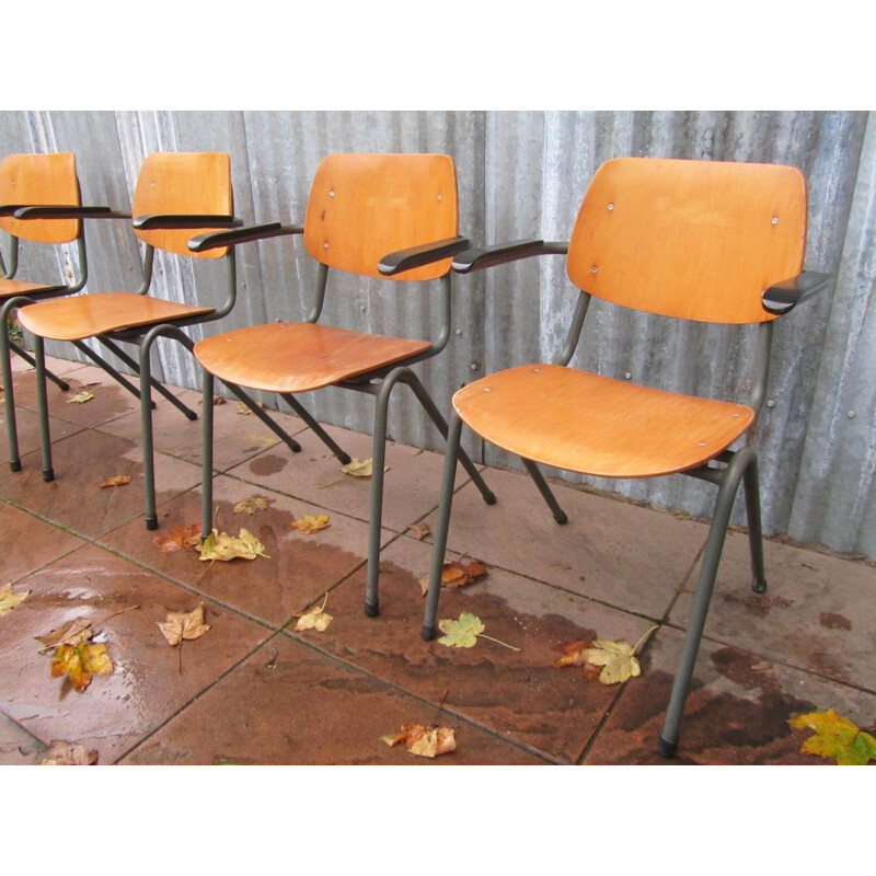 Ensemble de 4 fauteuils d'écoles avec accoudoirs en Bakelite - 1960
