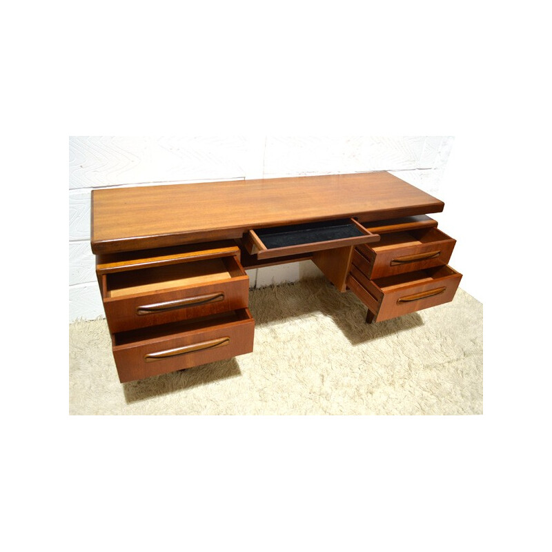 Desk "Fresco" in teak, Victor WILKINS - 1960s