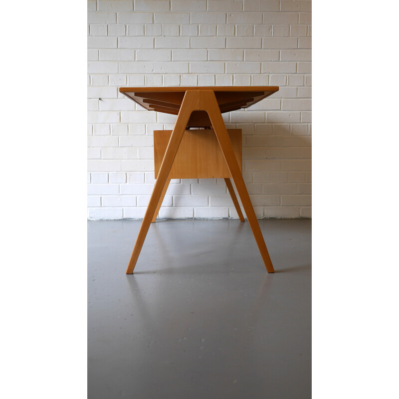 Hillestak desk and chair in beech, Robin DAY - 1950s