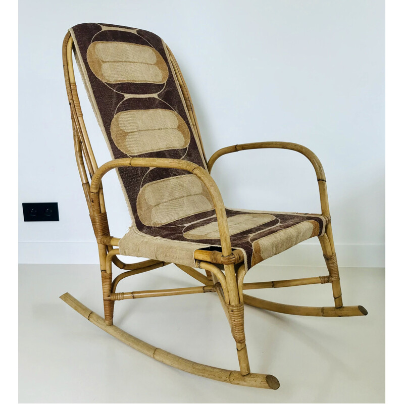 Silla mecedora vintage de ratán y tela, Francia 1960