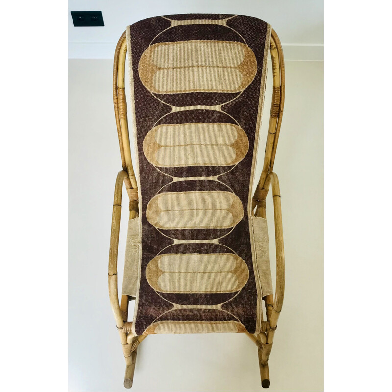 Silla mecedora vintage de ratán y tela, Francia 1960