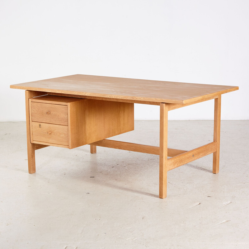 GE 125 oakwood vintage writing desk by Hans J. Wegner for Getama, Denmark 1970s