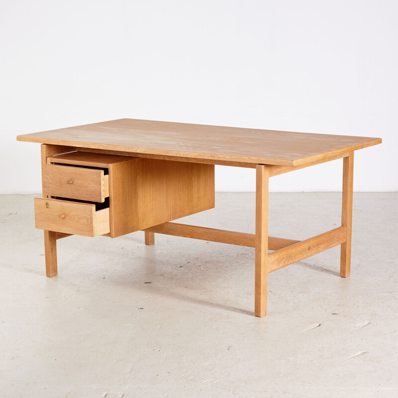 GE 125 oakwood vintage writing desk by Hans J. Wegner for Getama, Denmark 1970s