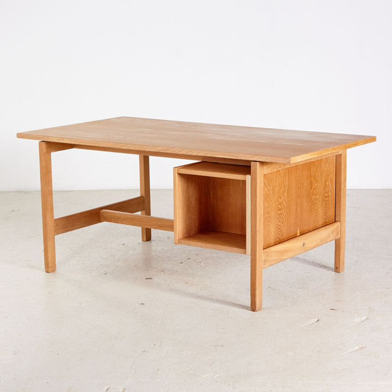 GE 125 oakwood vintage writing desk by Hans J. Wegner for Getama, Denmark 1970s