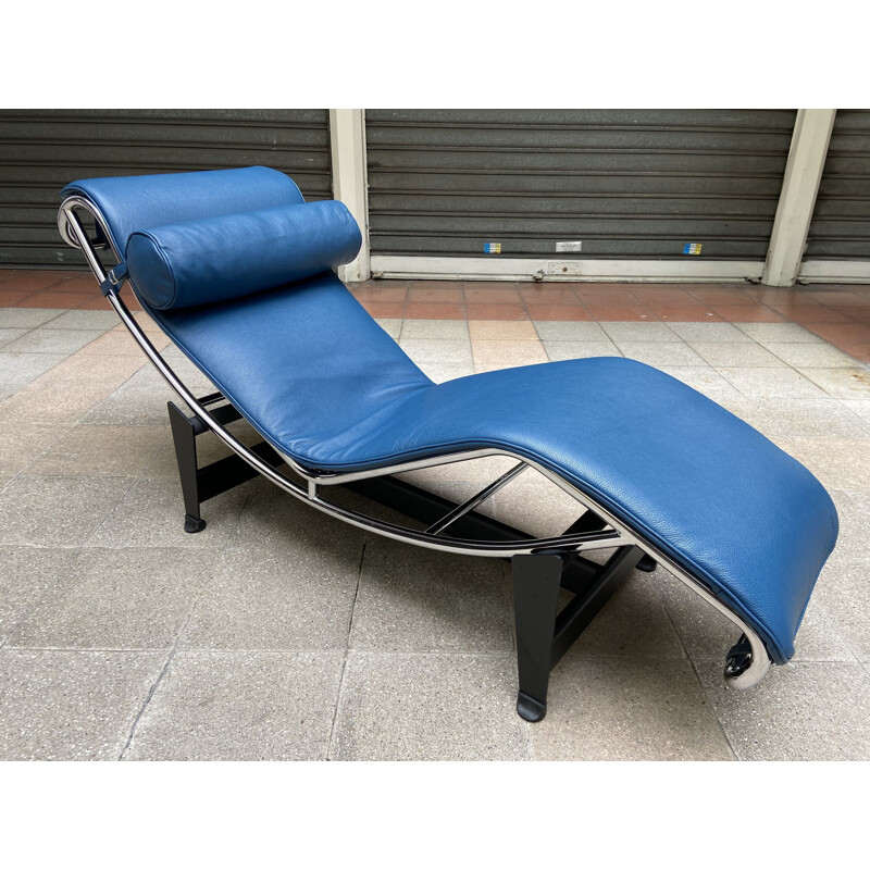 LC4 Poney vintage lounge chair in blue leather by Le Corbusier and Charlotte Perriand for Cassina, 2016