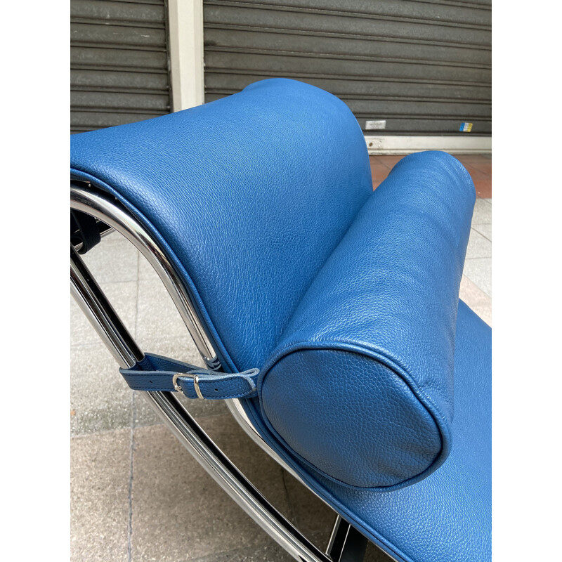 LC4 Poney vintage lounge chair in blue leather by Le Corbusier and Charlotte Perriand for Cassina, 2016