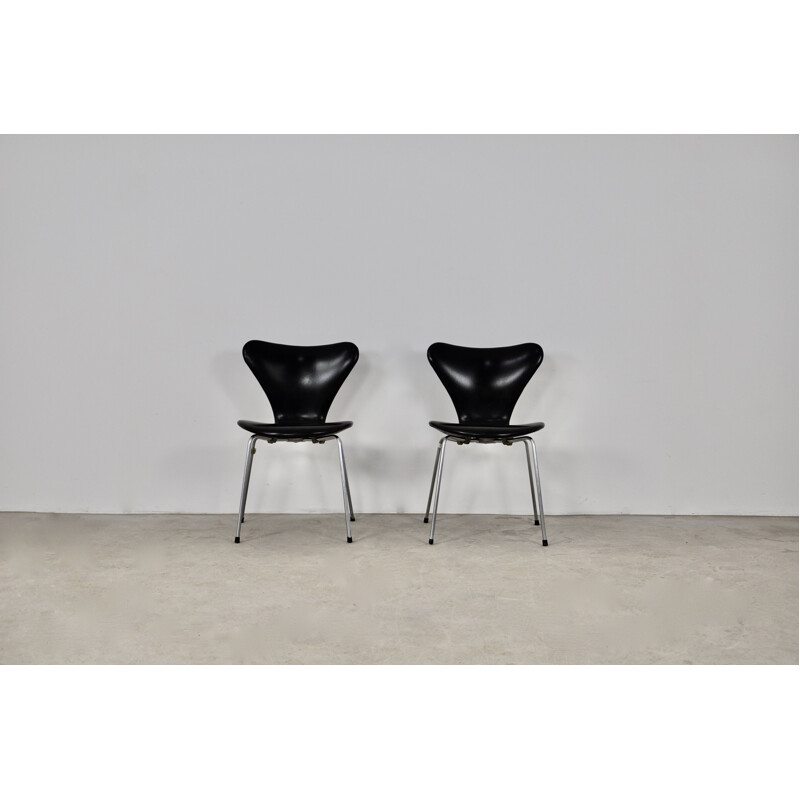 Pair of vintage 3107 leather chairs by Arne Jacobsen for Fritz Hansen, 1960s