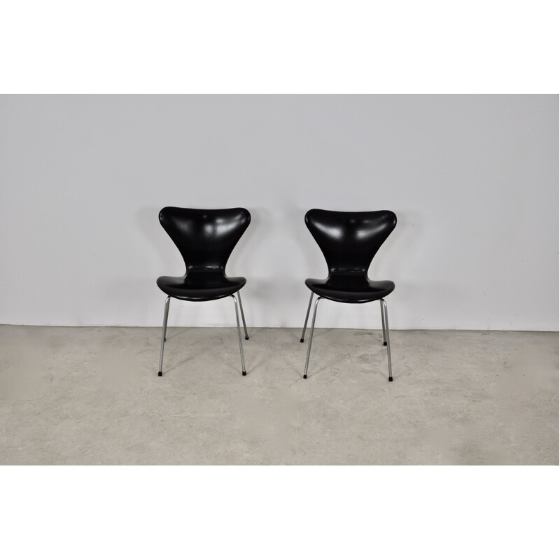 Pair of vintage 3107 leather chairs by Arne Jacobsen for Fritz Hansen, 1960s