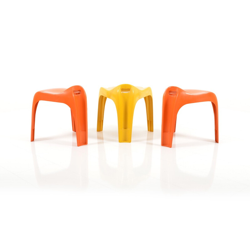 Ensemble de 3 tabourets Casala "Casalino" en plastique orange, Alexander BEGGE - 1970s