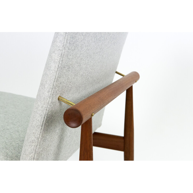 France & Son "FD-137" armchair and foot stool in Kvadrat wool. Finn JUHL - 1950s