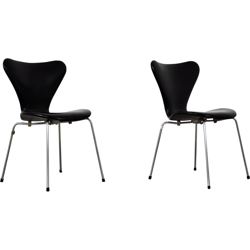 Pair of vintage 3107 leather chairs by Arne Jacobsen for Fritz Hansen, 1960s