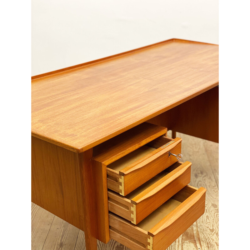 Mid-century teak desk by Peter Løvig Nielsen for Hedensted Møbelfabrik, Denmark 1970s