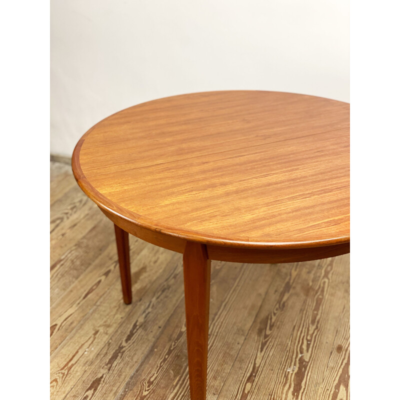 Round mid century teak extendable dining table by Sighs and Sons, Denmark 1960s