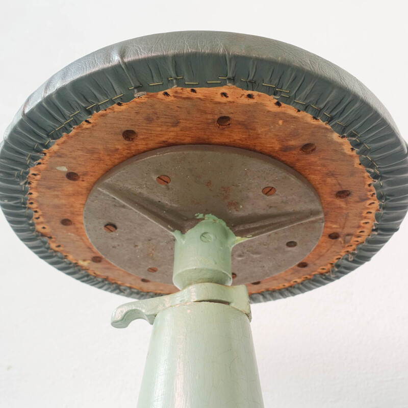 Tabouret de dentiste vintage en fonte en forme de tulipe, Royaume-Uni 1950