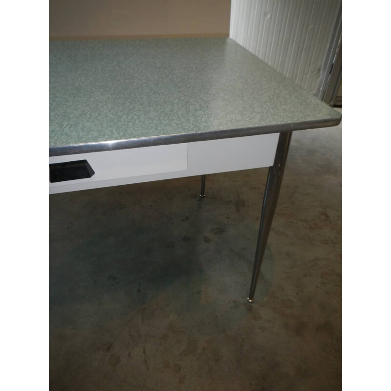 Table vintage en formica avec tiroirs