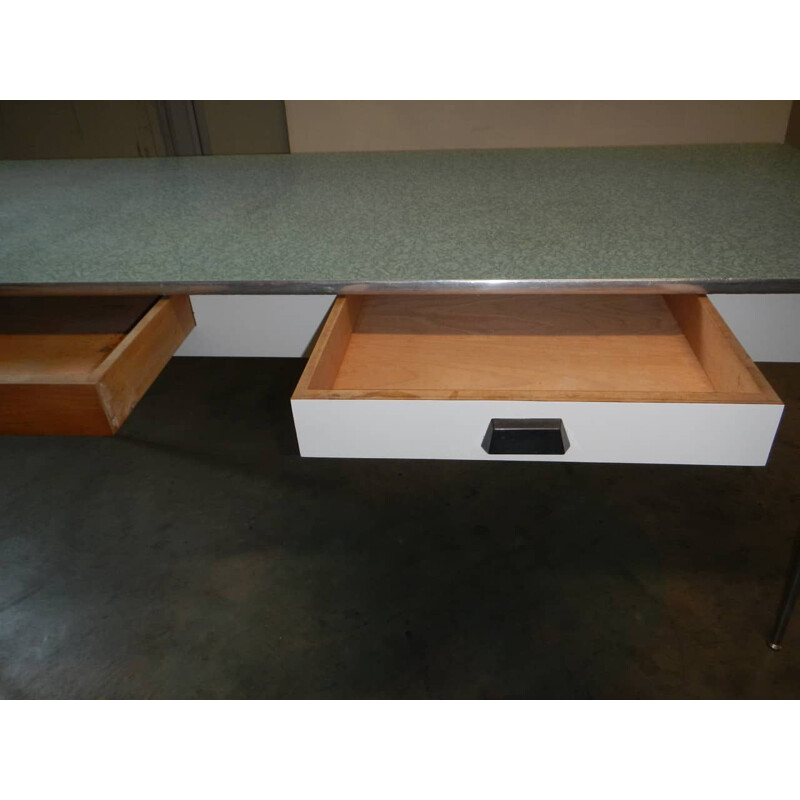 Table vintage en formica avec tiroirs