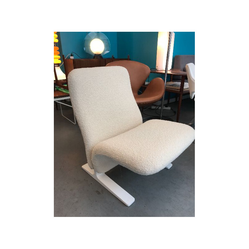 Vintage armchair "Concorde" in white fabric by Pierre Paulin