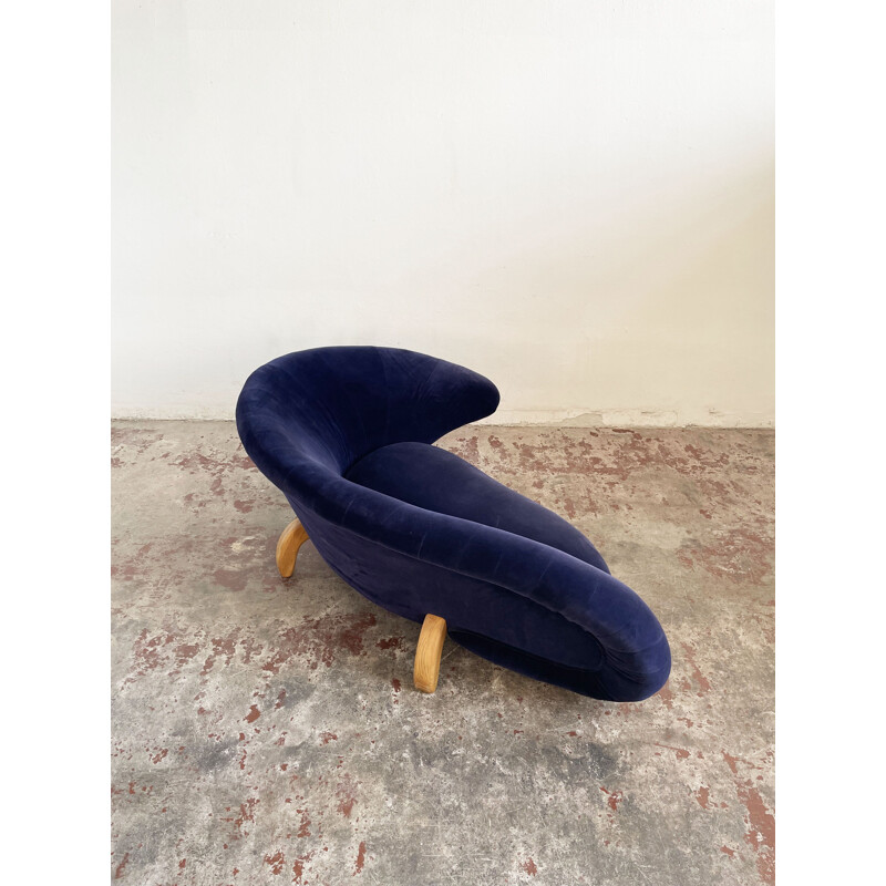 Postmodern asymmetrical curved sculptural vintage sofa in blue velvet, 1980s