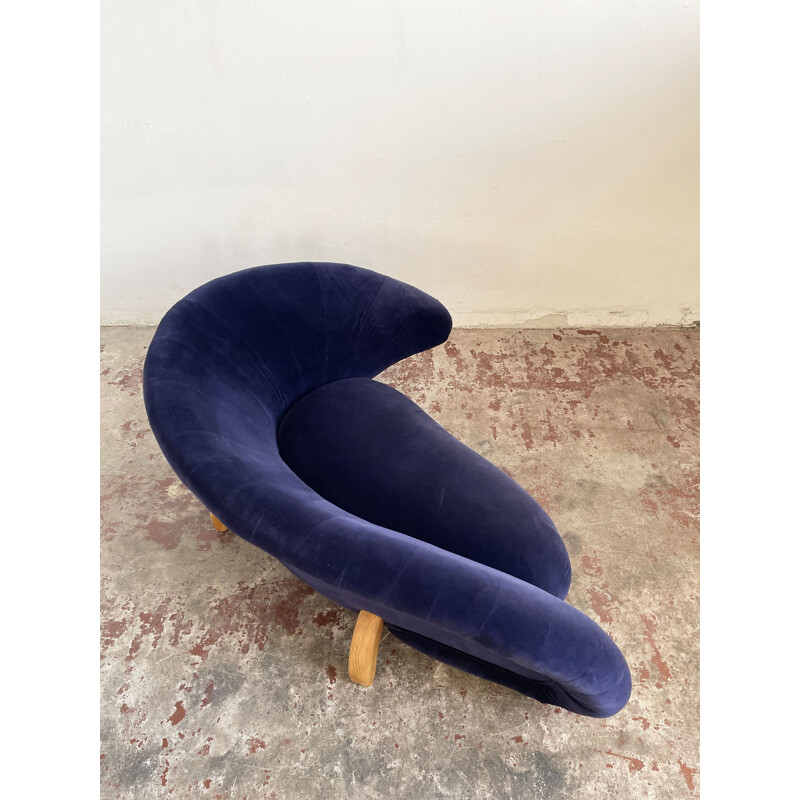 Postmodern asymmetrical curved sculptural vintage sofa in blue velvet, 1980s