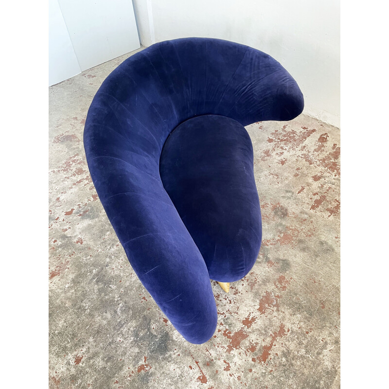 Postmodern asymmetrical curved sculptural vintage sofa in blue velvet, 1980s