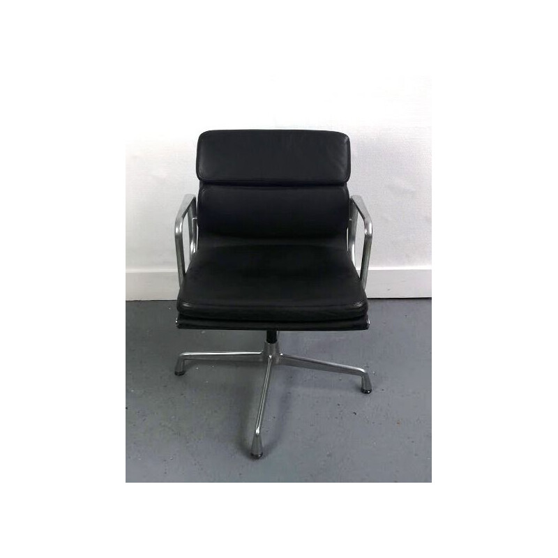 Vintage office chair Soft Pad EA208 by Charles & Ray Eames for Vitra