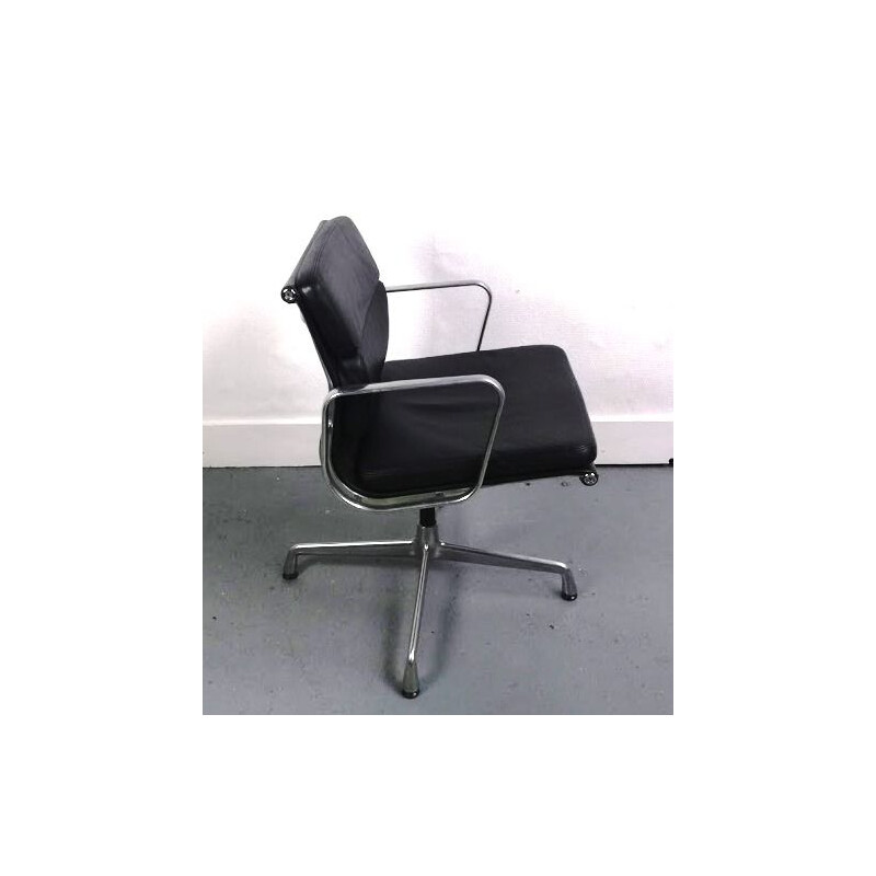 Vintage office chair Soft Pad EA208 by Charles & Ray Eames for Vitra