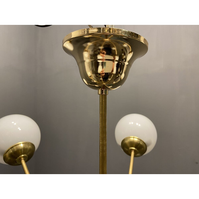 Lampadario vintage a 13 luci Sputnik Starburst in vetro opalino e ottone