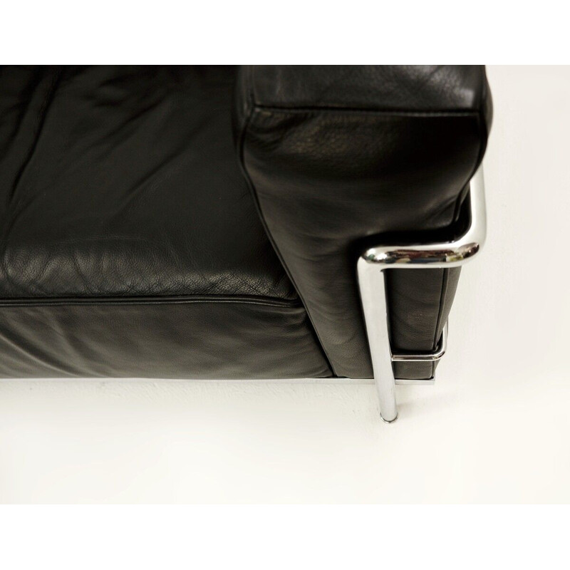 Vintage Lc3 armchair in black leather by Le Corbusier for Cassina