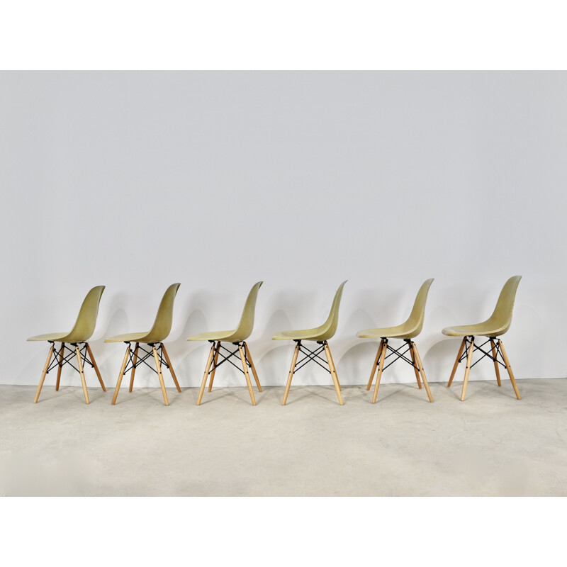 Set of 6 vintage DSW chairs by Charles & Ray Eames for Herman Miller, 1970s
