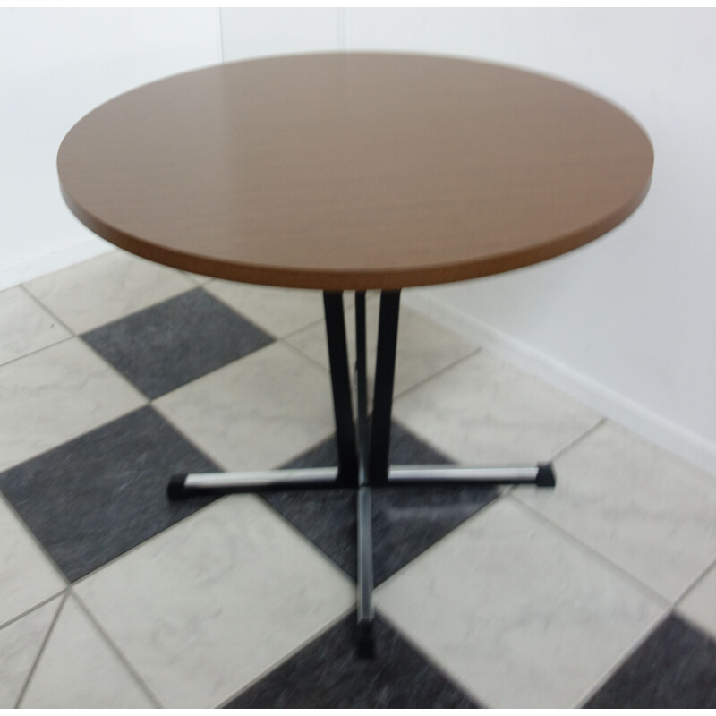 Table basse ronde vintage en bois et base chromée