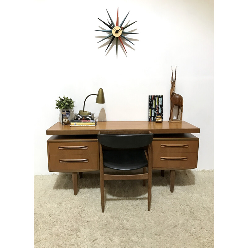 G Plan teak desk, Victor WILKINS - 1970s