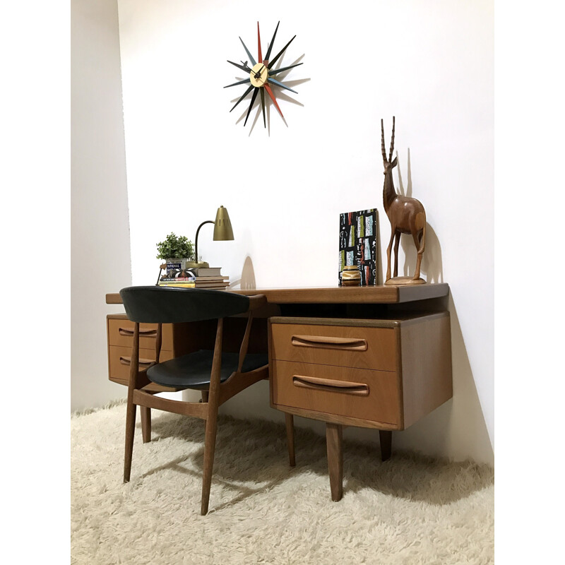 G Plan teak desk, Victor WILKINS - 1970s