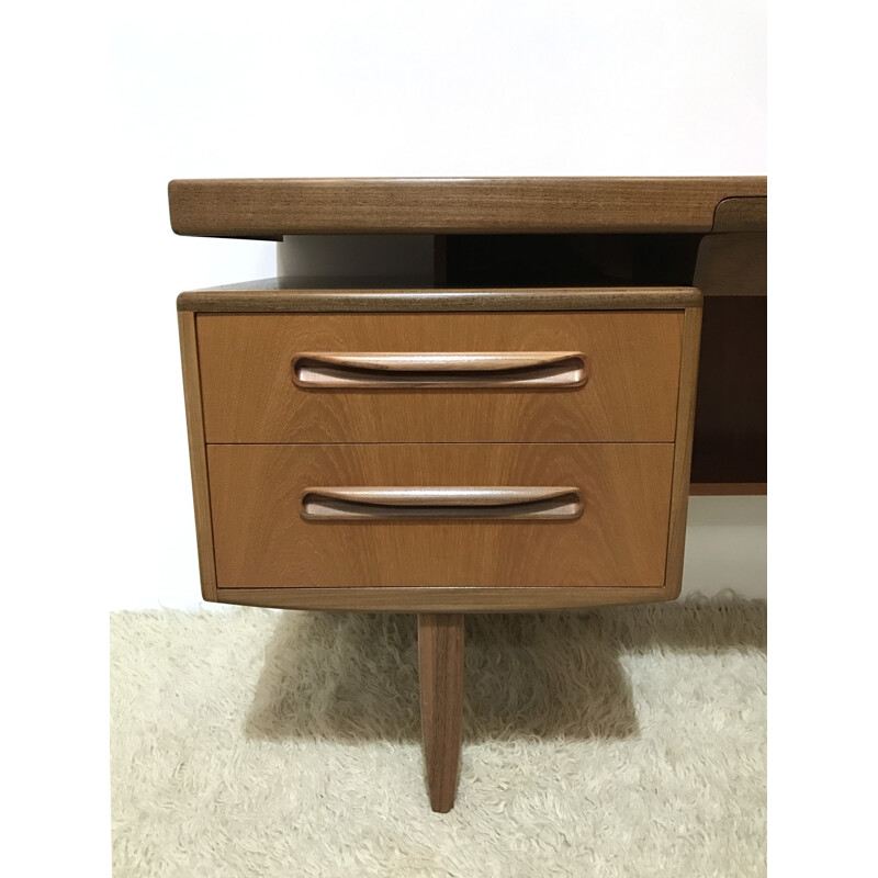 G Plan teak desk, Victor WILKINS - 1970s