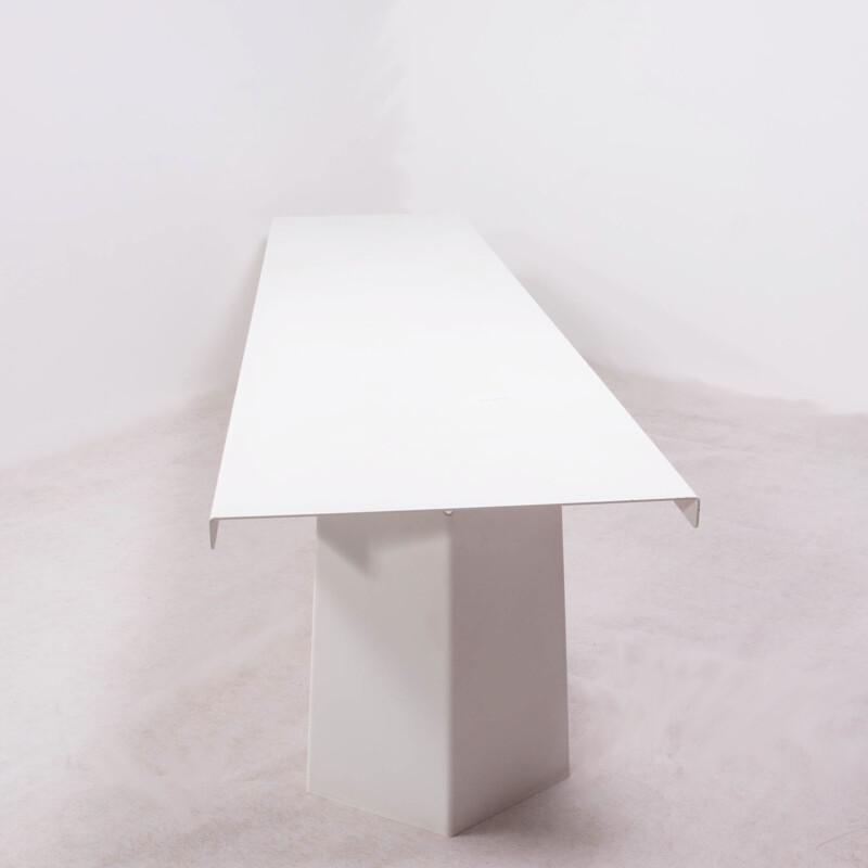 Table pallas blanche industrielle moderne de Konstantin Grcic pour ClassiCon
