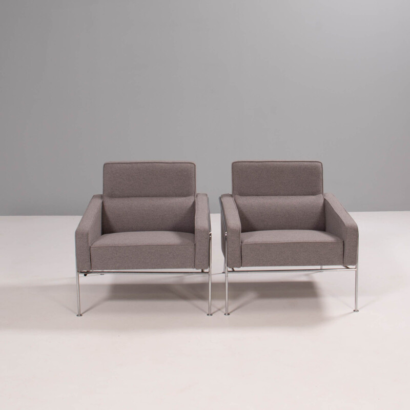 Pair of vintage grey armchairs series 3300 by Arne Jacobsen for Fritz Hansen, 2002