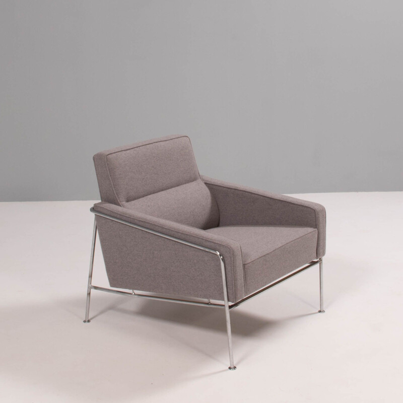 Paire de fauteuils vintage gris série 3300 par Arne Jacobsen pour Fritz Hansen, 2002