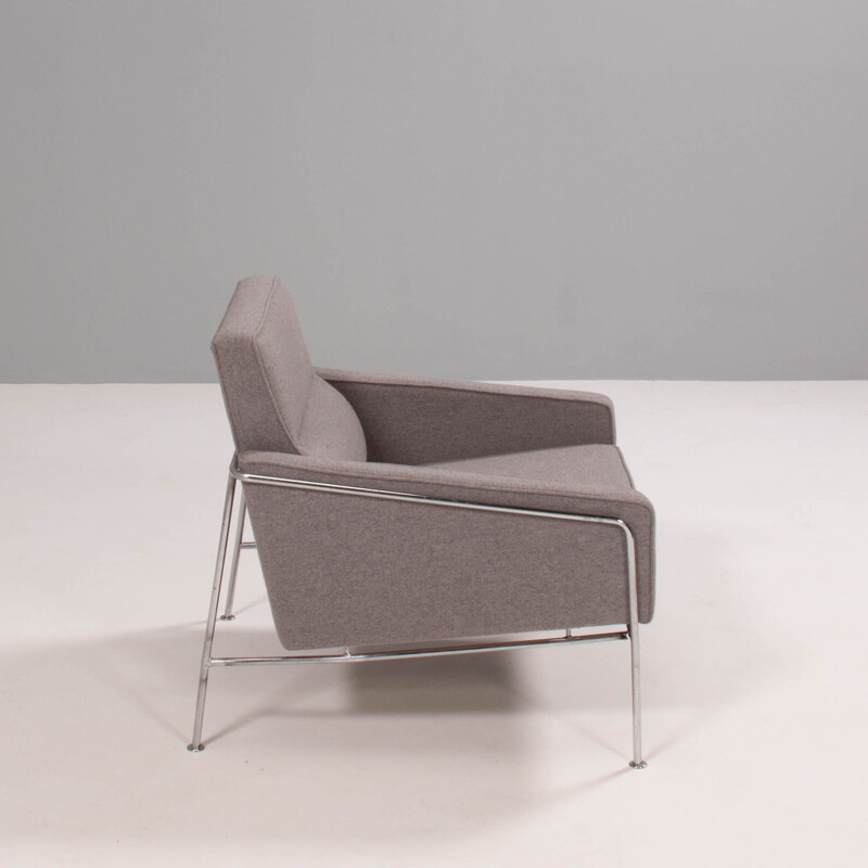 Paire de fauteuils vintage gris série 3300 par Arne Jacobsen pour Fritz Hansen, 2002