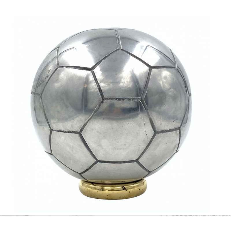Sculpture vintage de ballon de football en aluminium poli