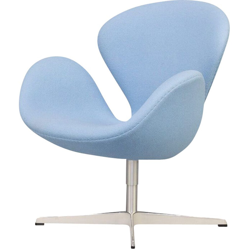 Vintage "Swan 3320" armchair by Arne Jacobsen for Fritz Hansen, 1958