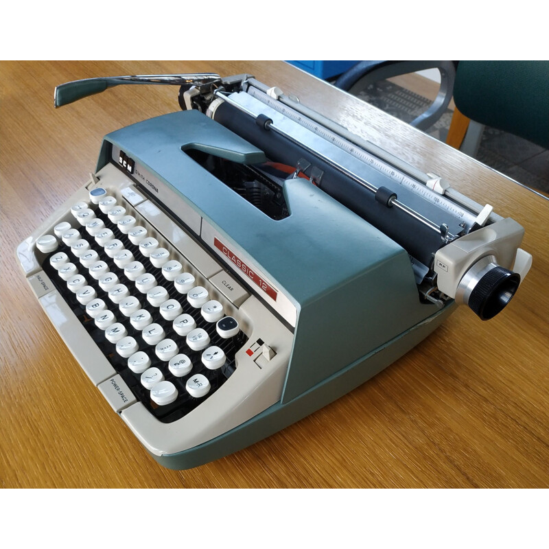 Vintage Smith-Corona Classic 12 portable typewriter, USA 1960