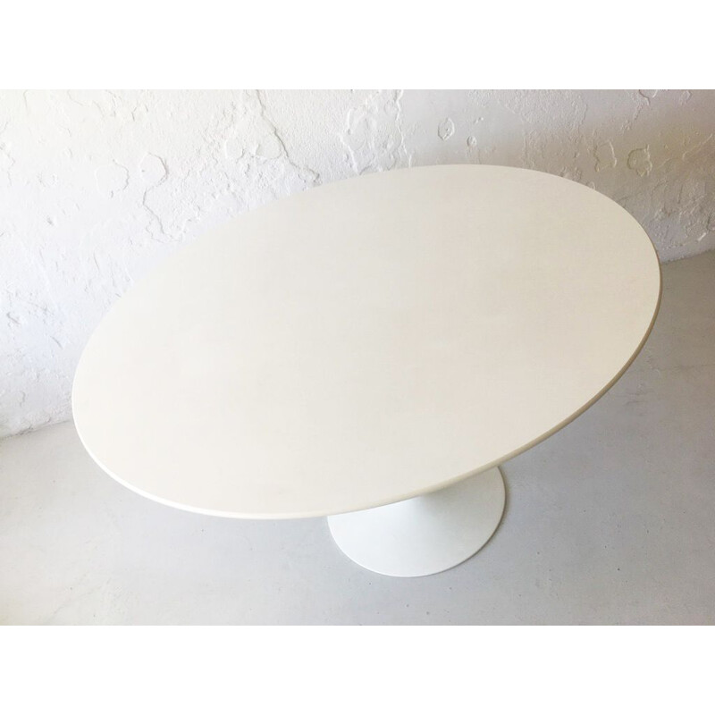 Round tulip vintage dinning tabel by Saarinen for Knoll, 1990