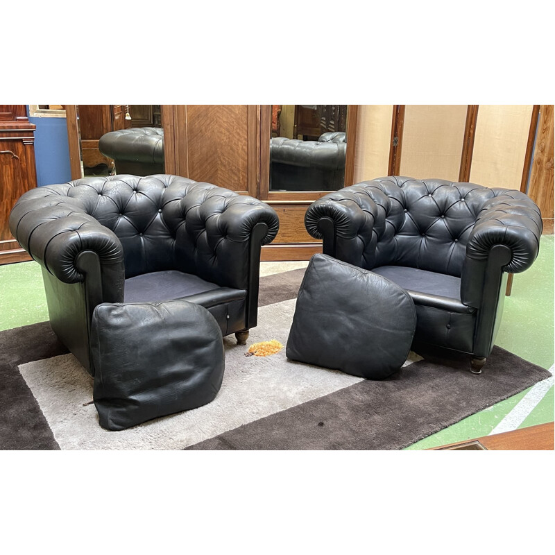 Pair of vintage Chesterfield armchairs "Chester One" by Renzo Frau for Poltrona Frau, 1970