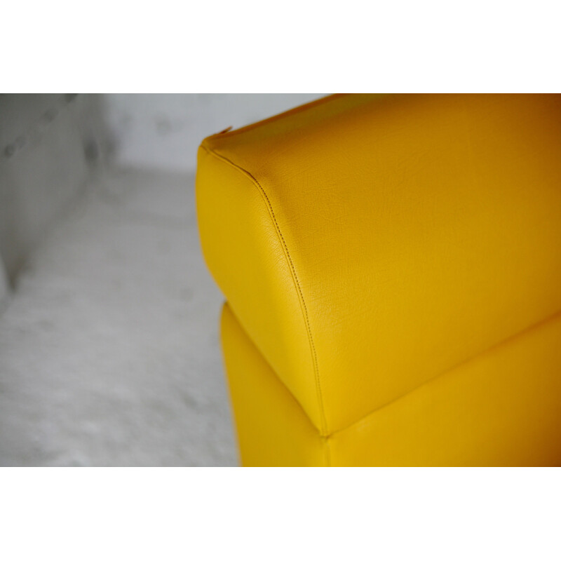 Fauteuil lounge vintage en vinyle jaune de Jean-Paul Barray, 1970